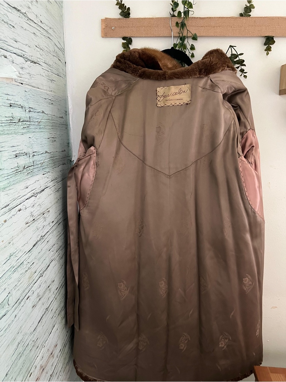 Vintage Eaton’s Fur Salon Brown Fur Coat-Made in Canada| Classic Luxury - Picture 9 of 16